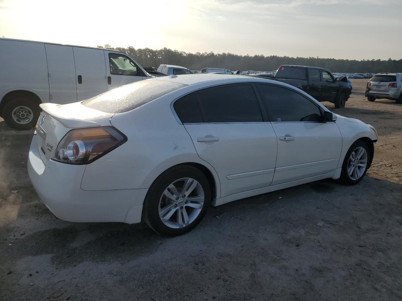 2010 Nissan Altima - Image 3