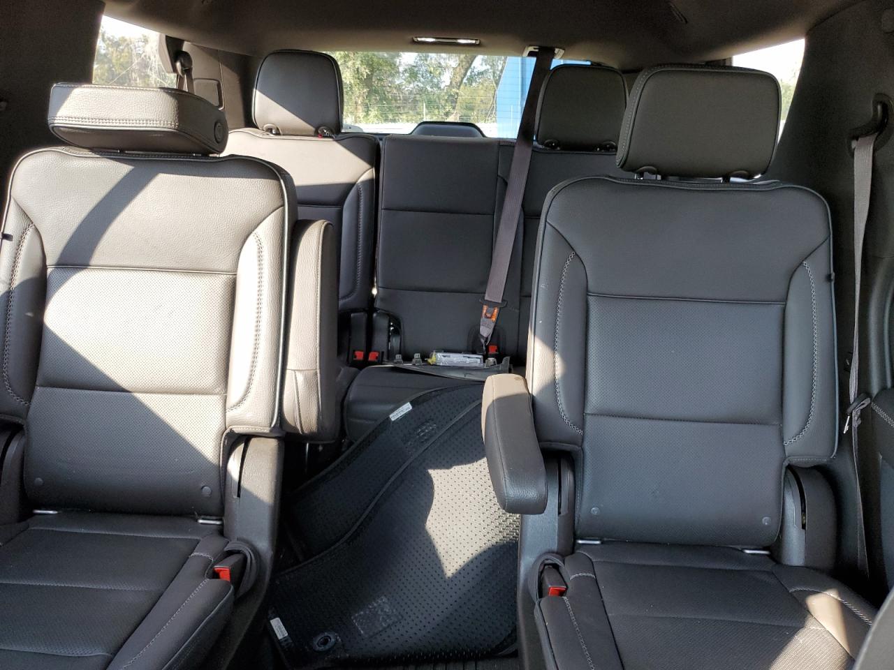 2021 GMC Yukon - Image 10