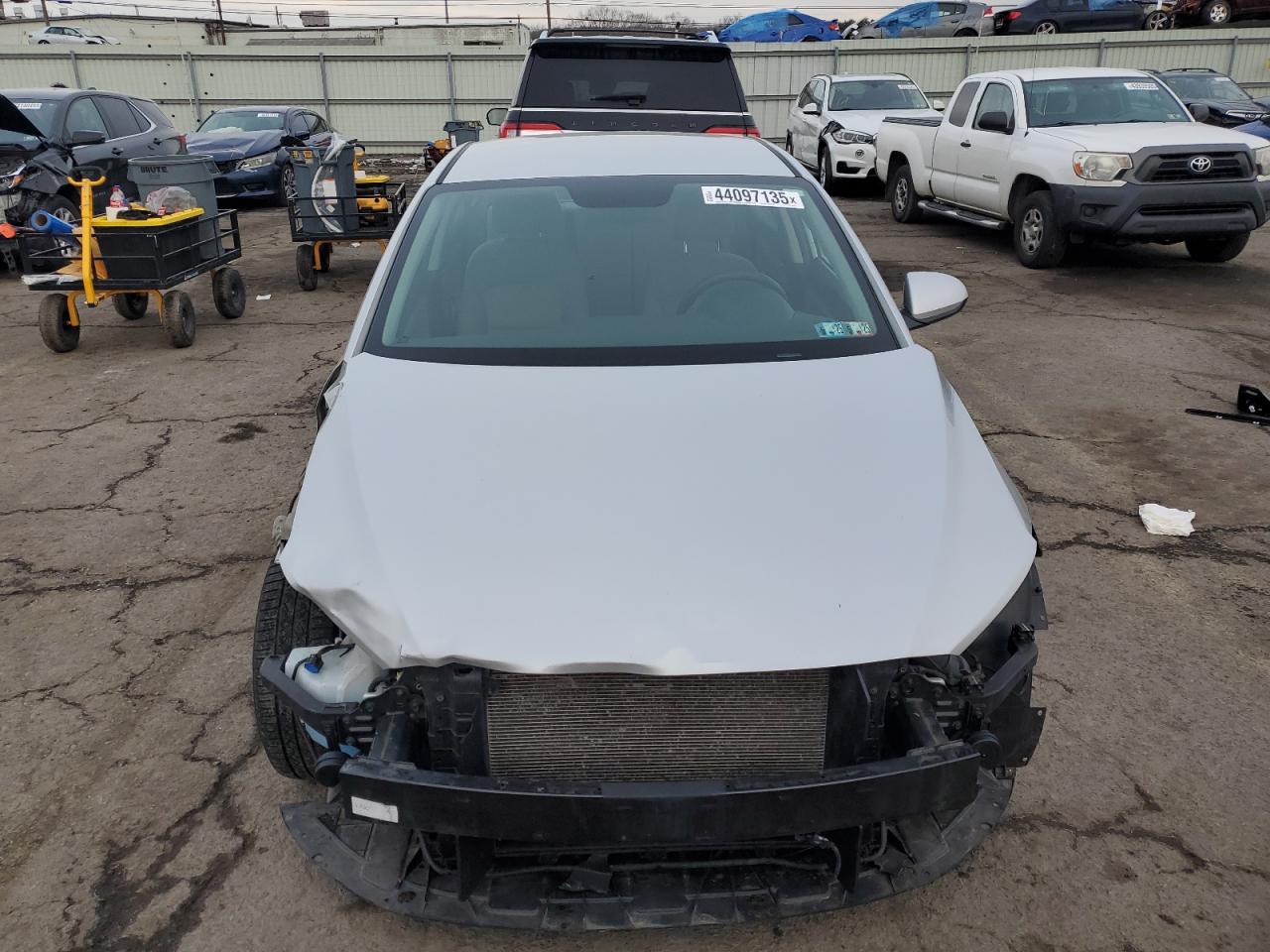 2018 Hyundai Elantra - Image 5