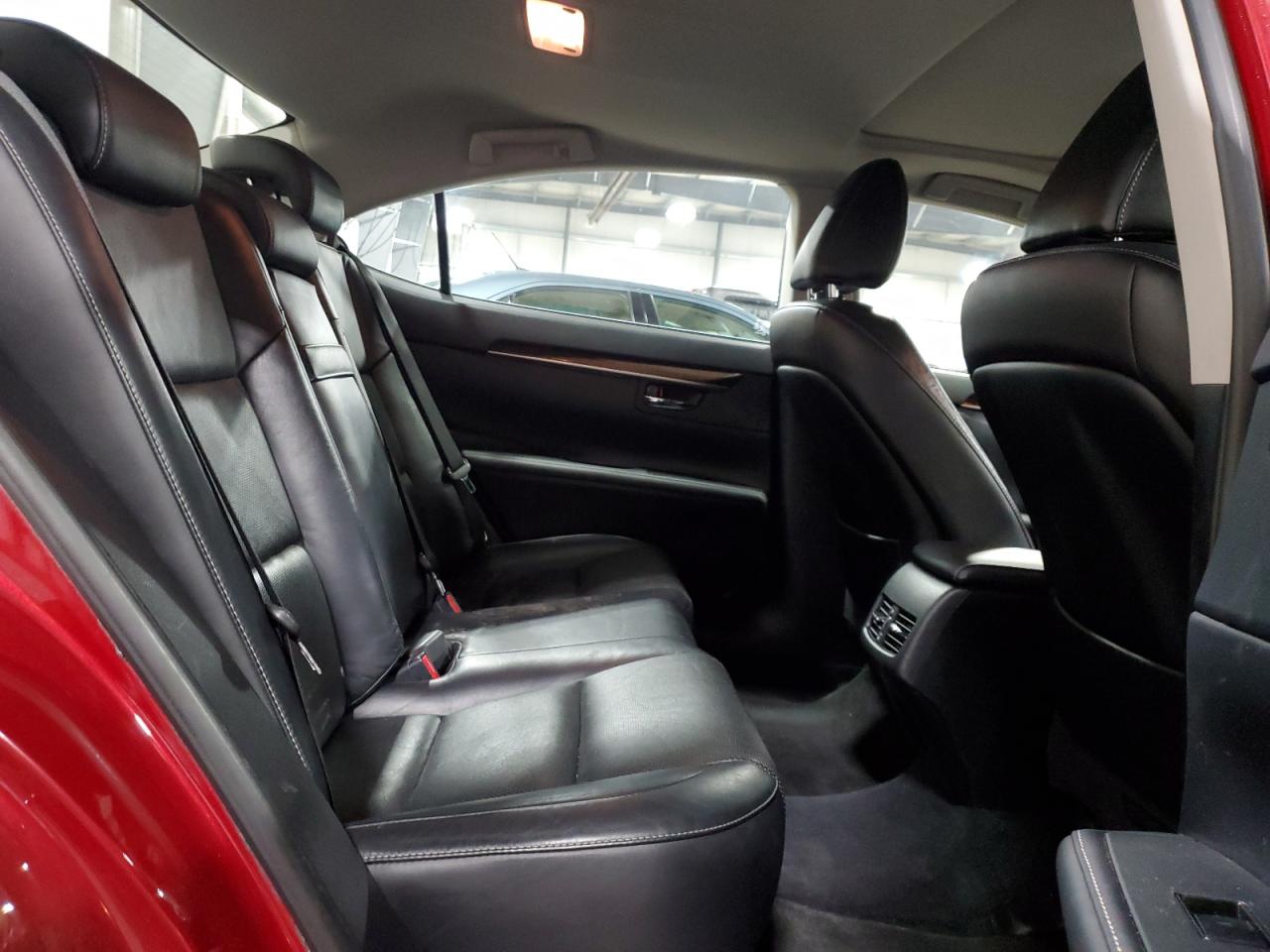 2013 Lexus ES - Image 11