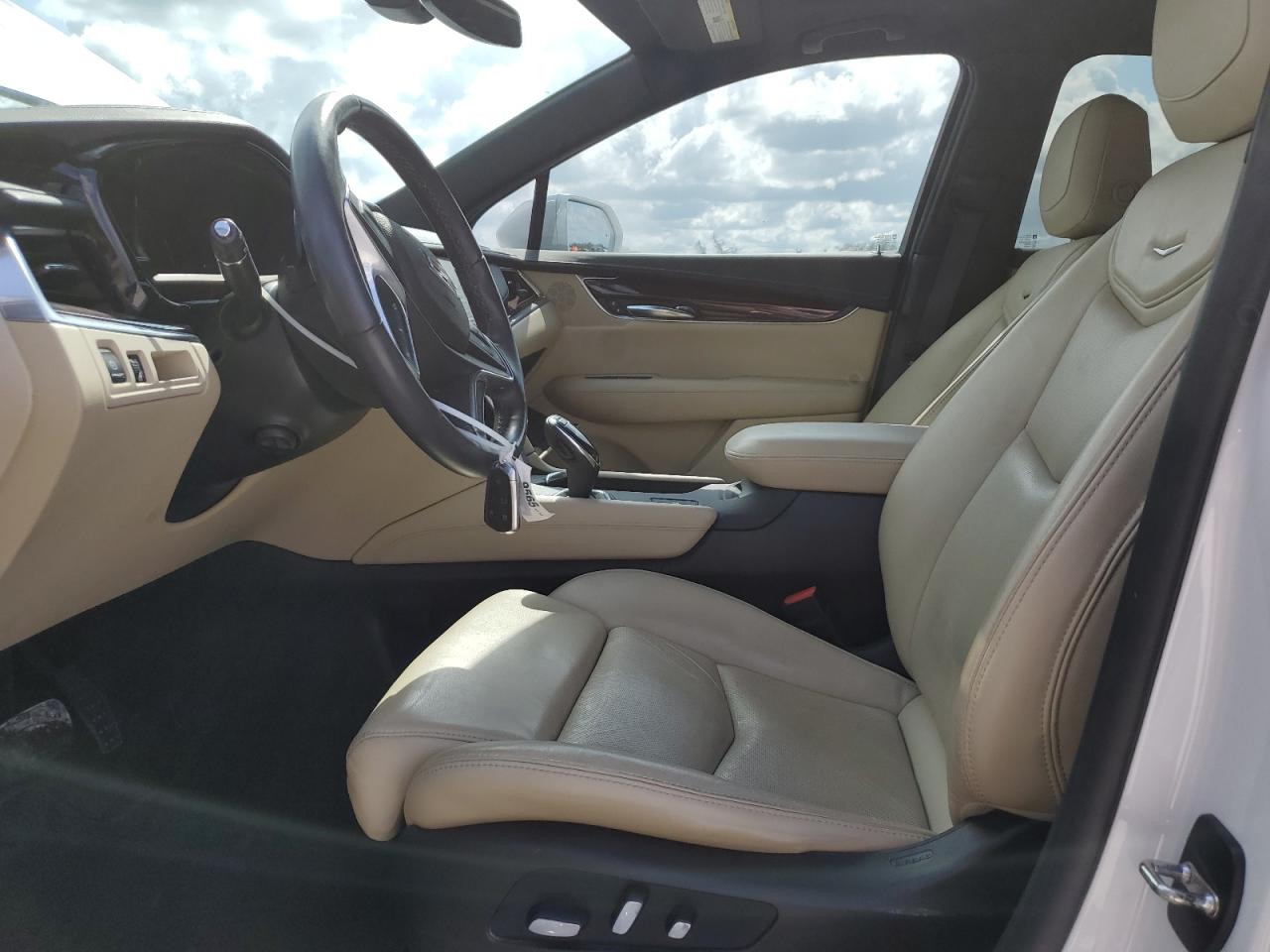 2017 Cadillac XT5 - Image 7