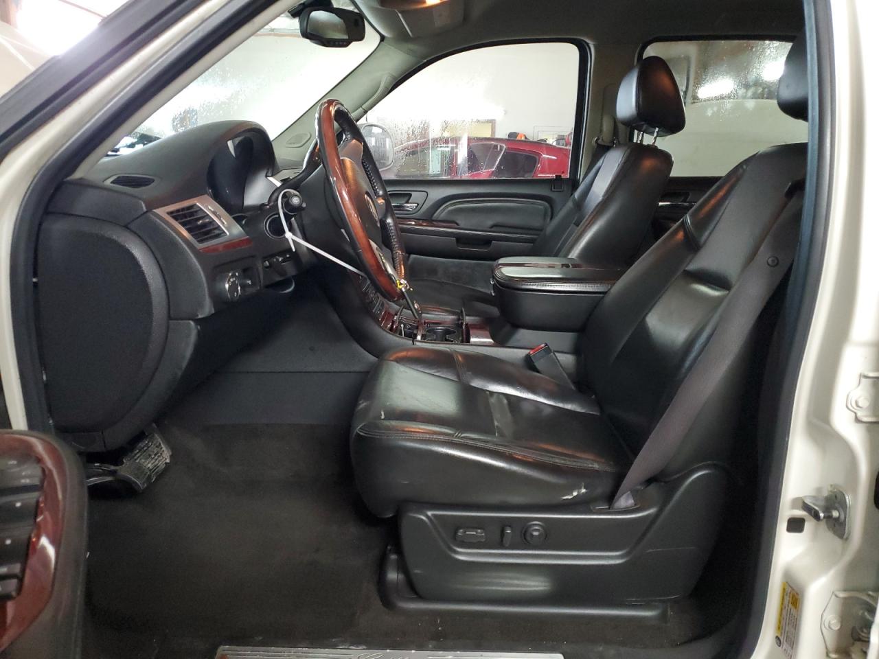 2008 Cadillac Escalade - Image 7