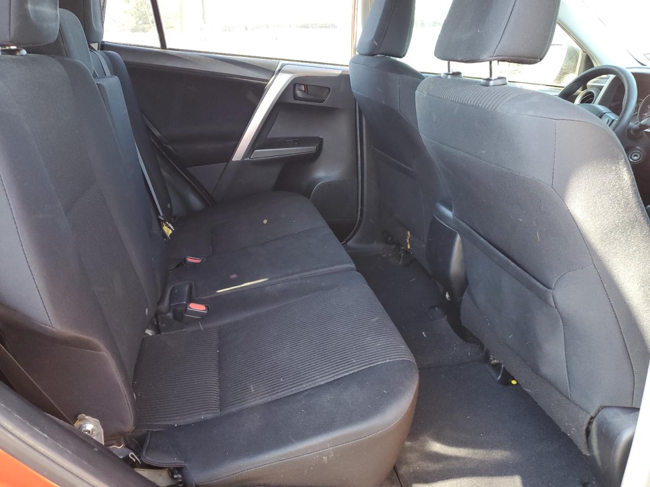 2016 Toyota RAV 4 - Image 11