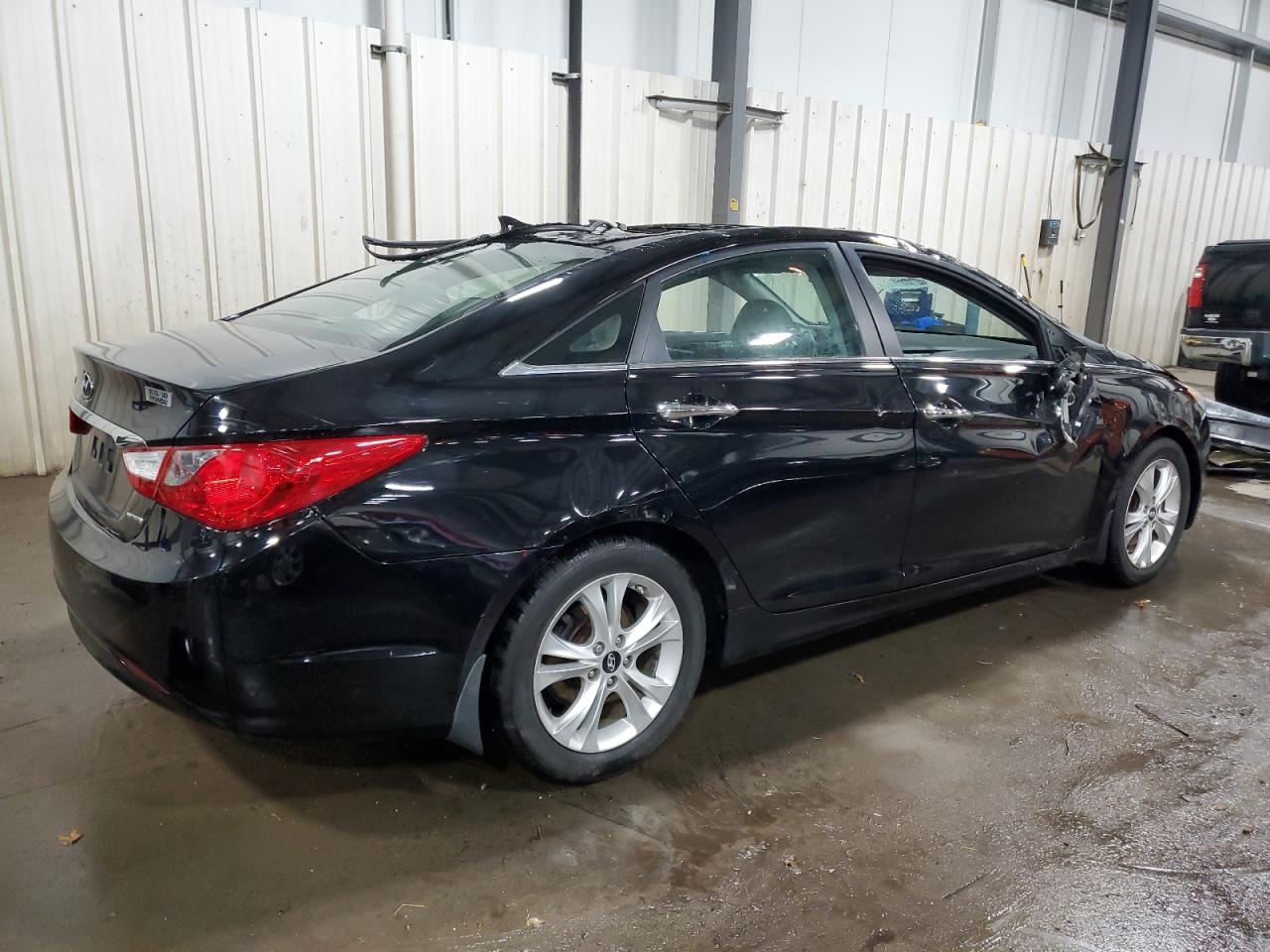 2012 Hyundai Sonata - Image 3