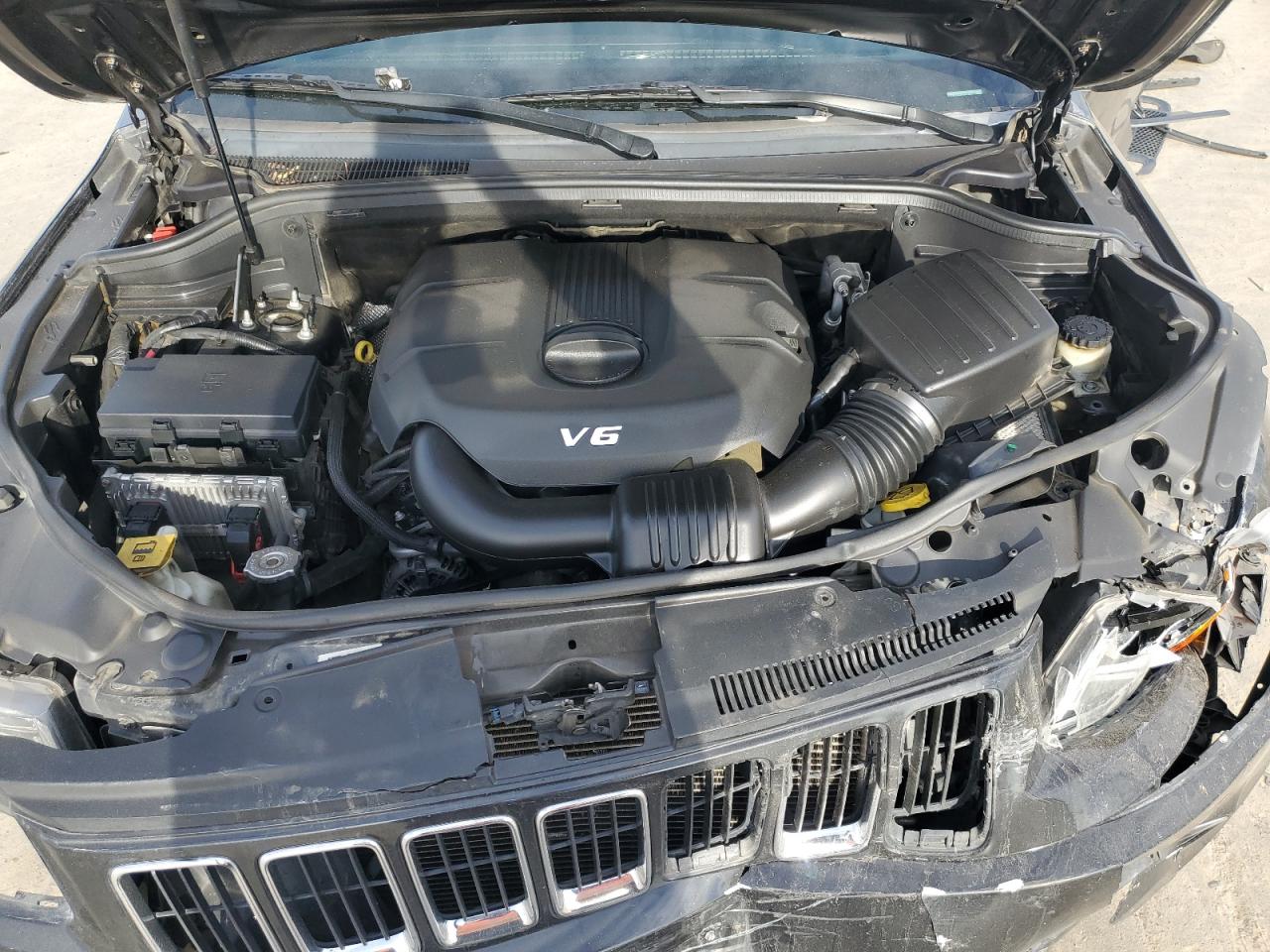 2015 Jeep Grand Cherokee - Image 14