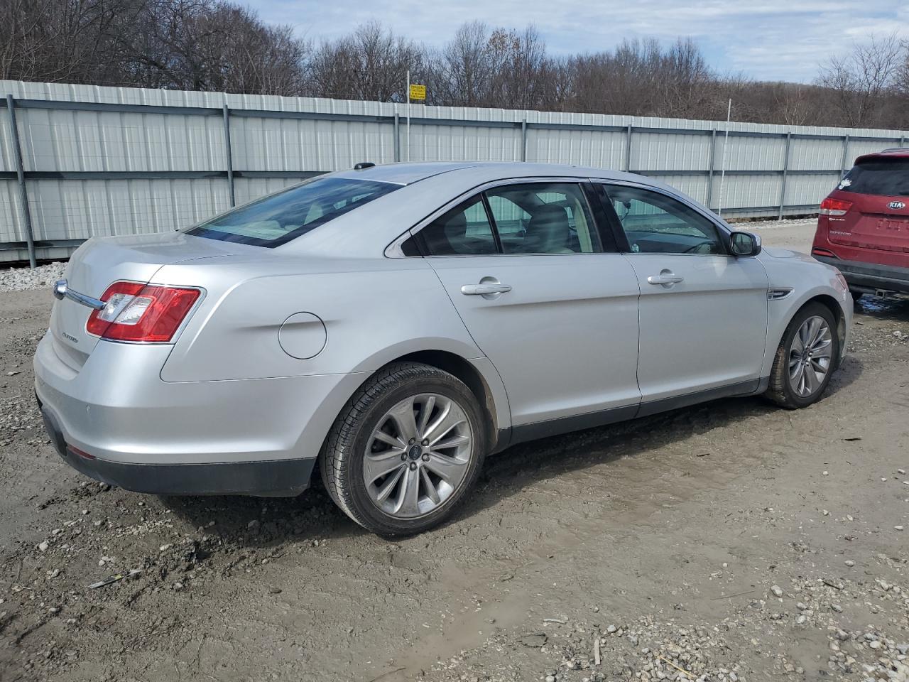 2011 Ford Taurus - Image 3