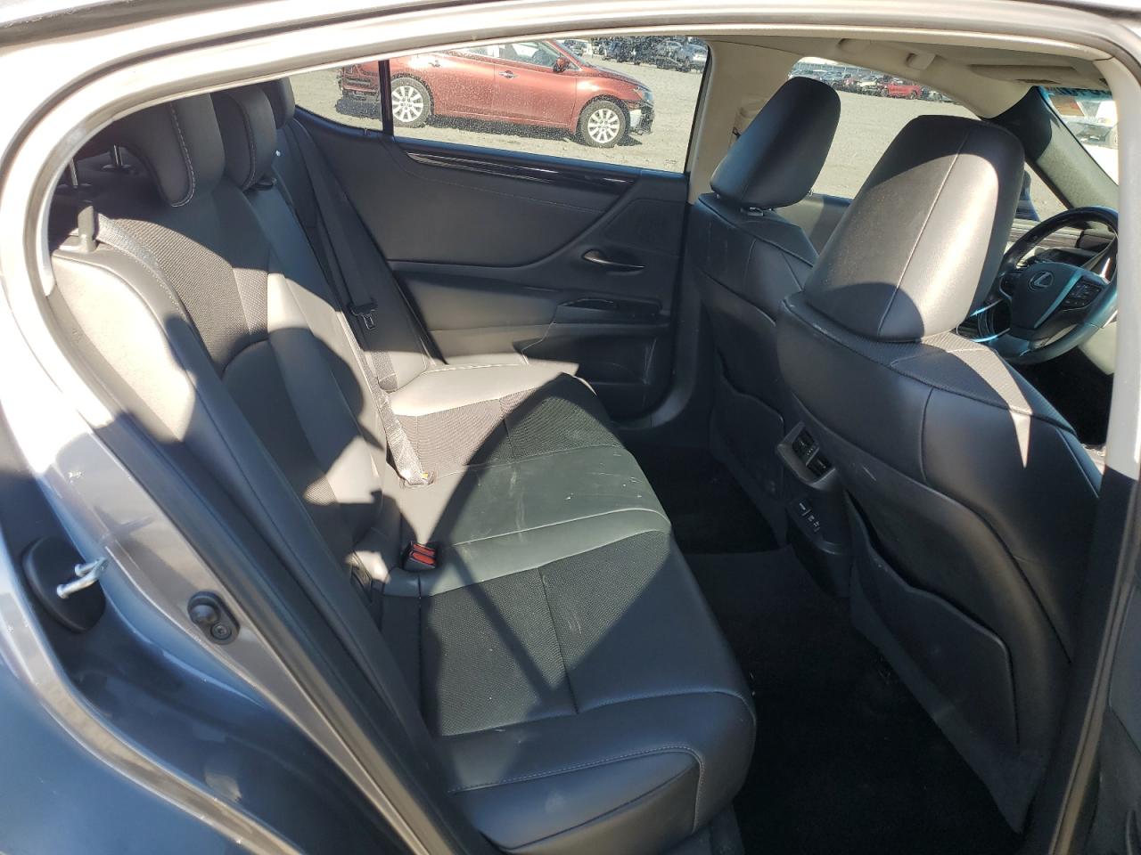 2021 Lexus ES - Image 10