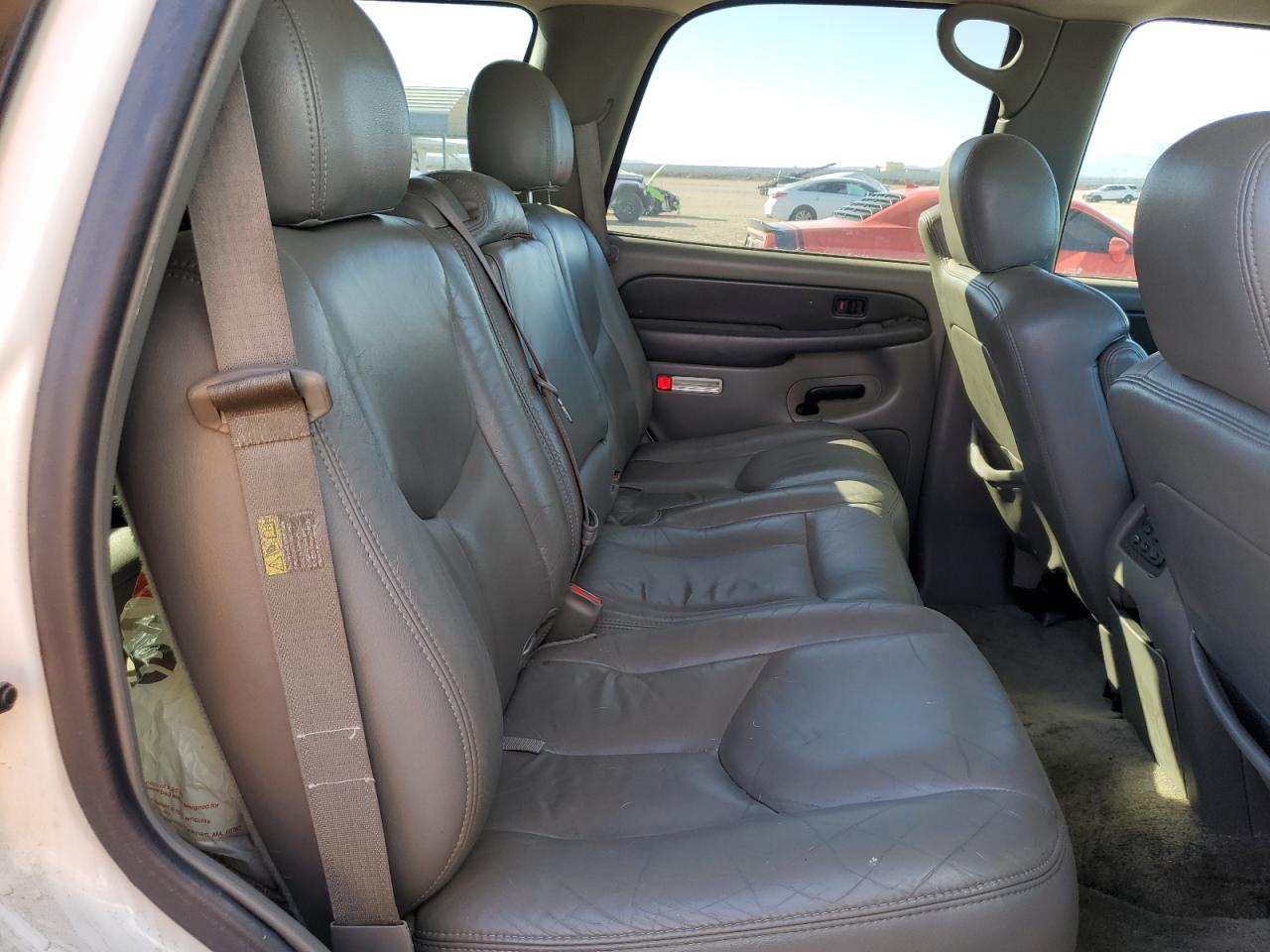 2003 Chevrolet Tahoe - Image 11
