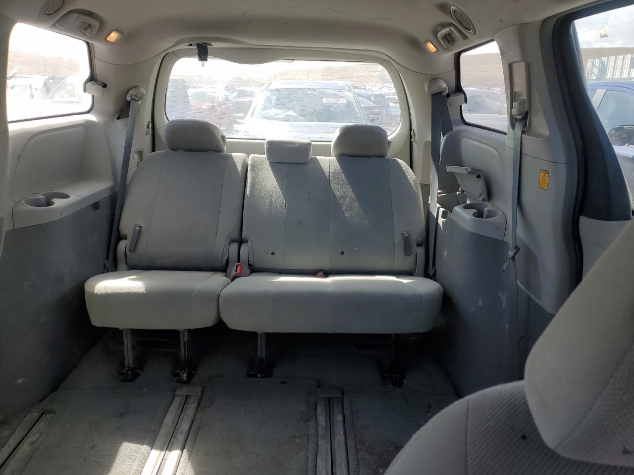 2012 Toyota Sienna - Image 10