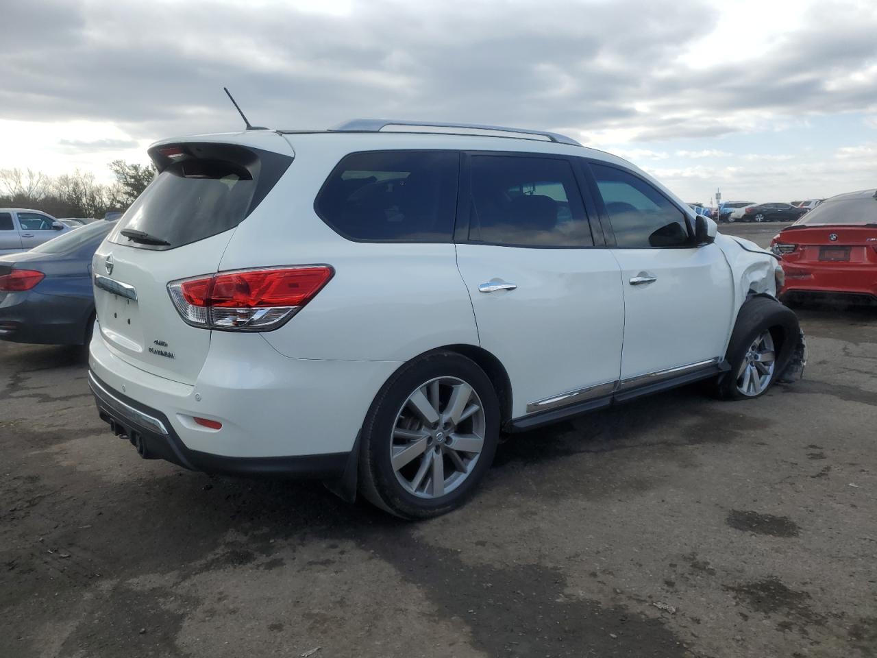 2016 Nissan Pathfinder - Image 3