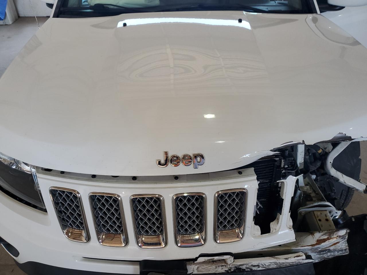 2016 Jeep Compass - Image 12