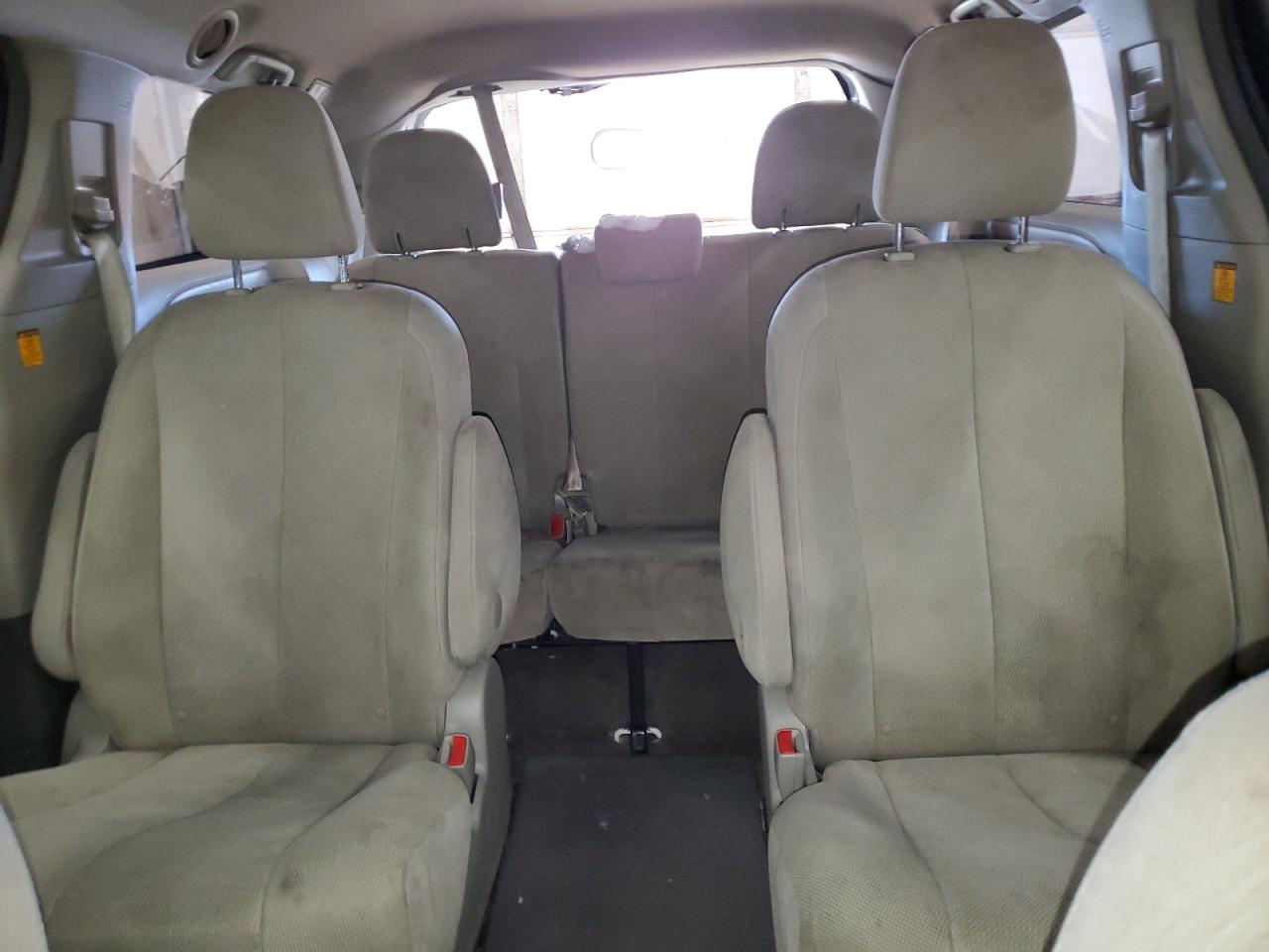 2012 Toyota Sienna - Image 10