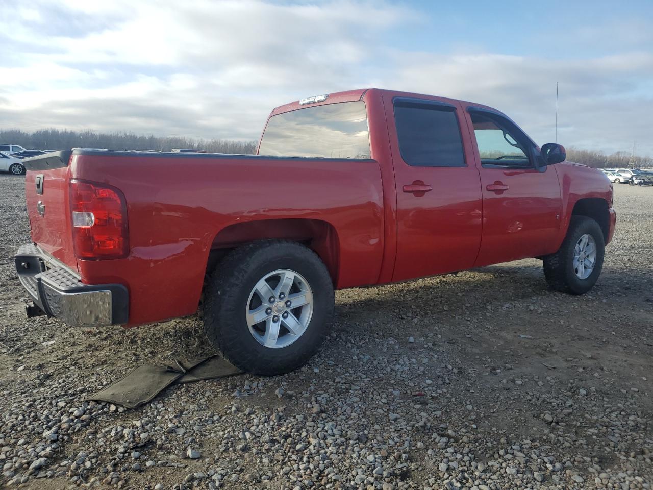 2007 Chevrolet Silverado - Image 3