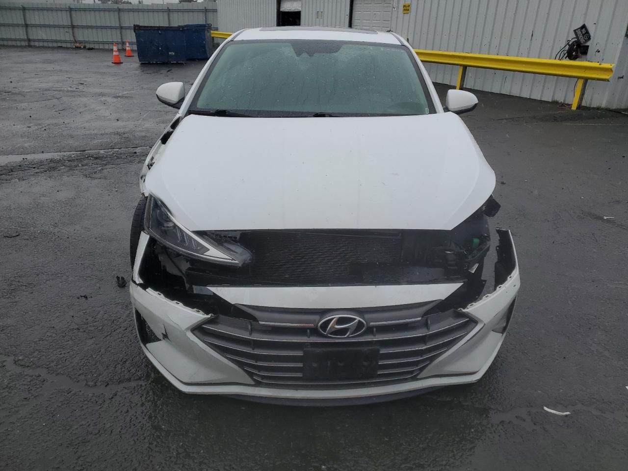 2019 Hyundai Elantra - Image 5