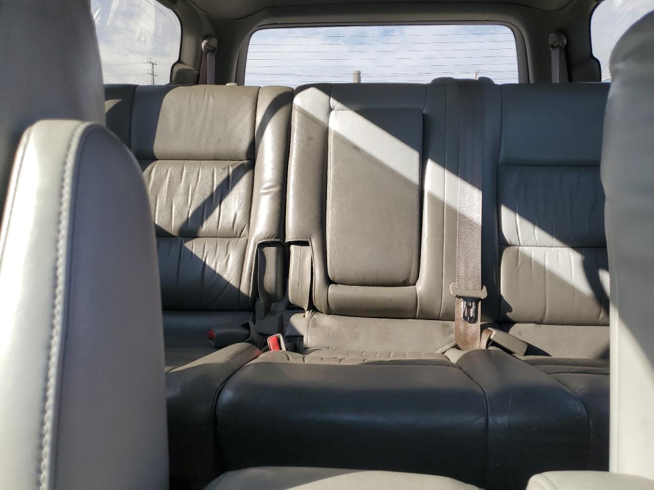 2003 Toyota Land Cruiser - Image 10