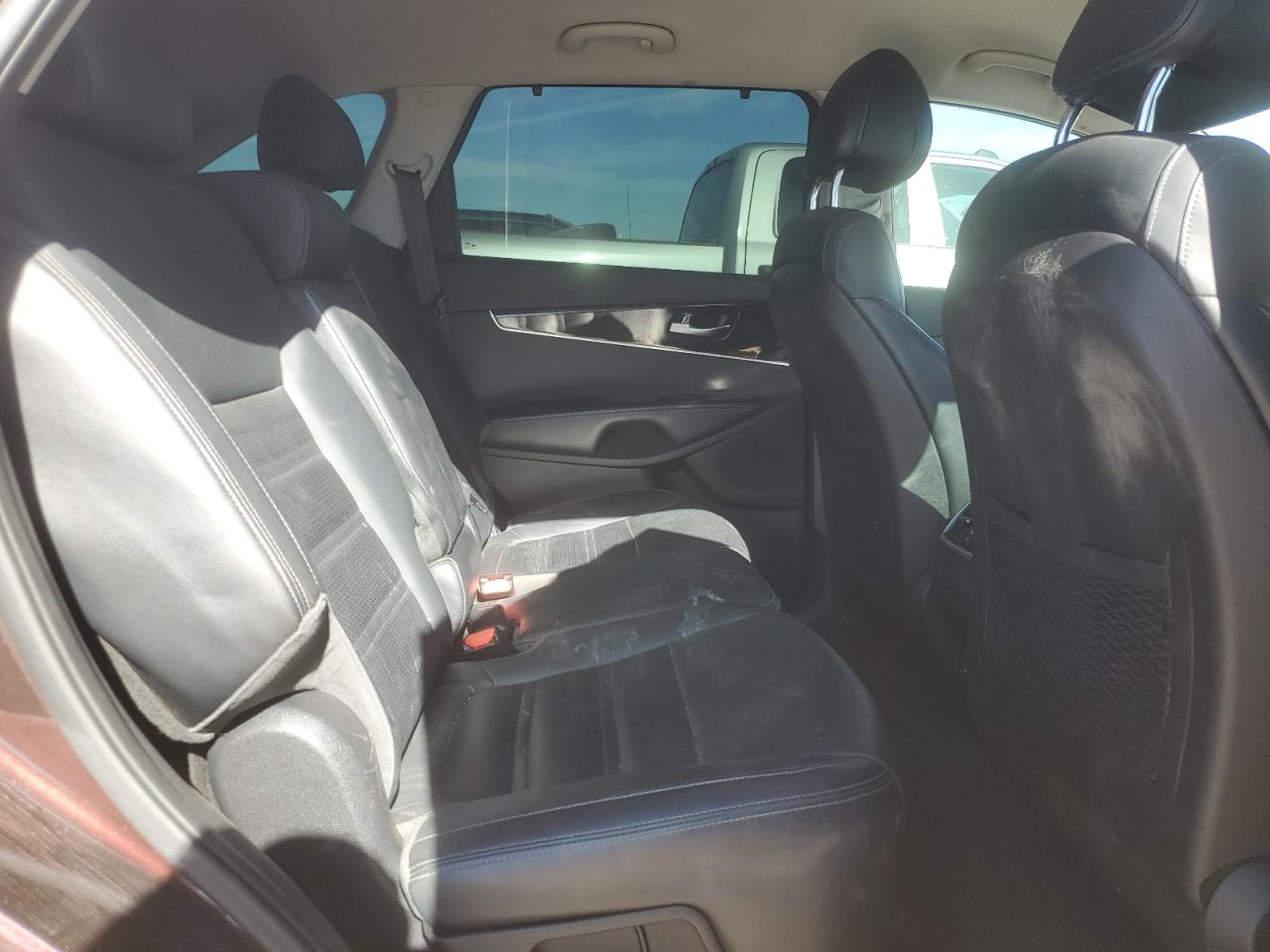2016 Kia Sorento - Image 11