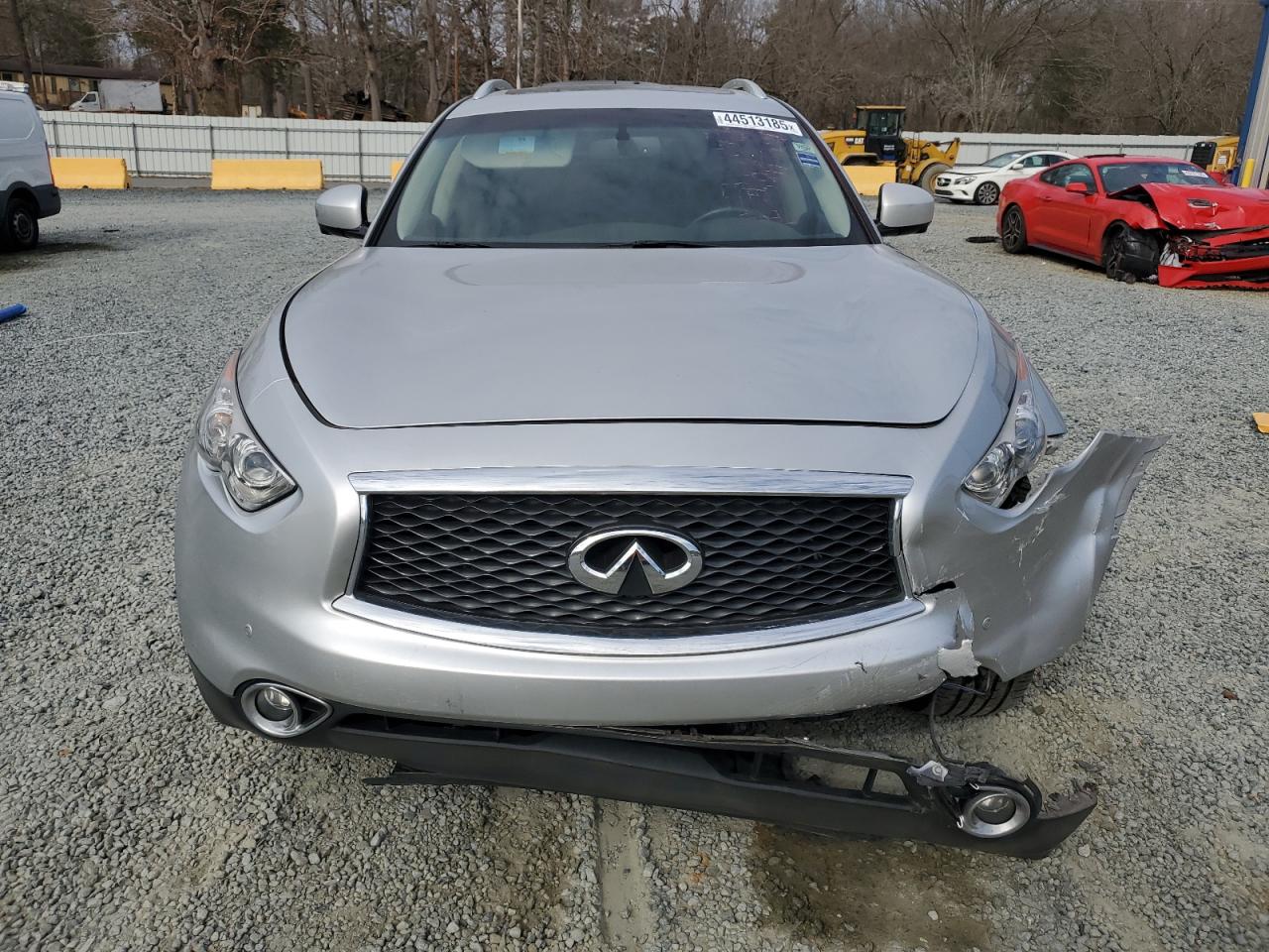 2017 Infiniti QX70 - Image 5