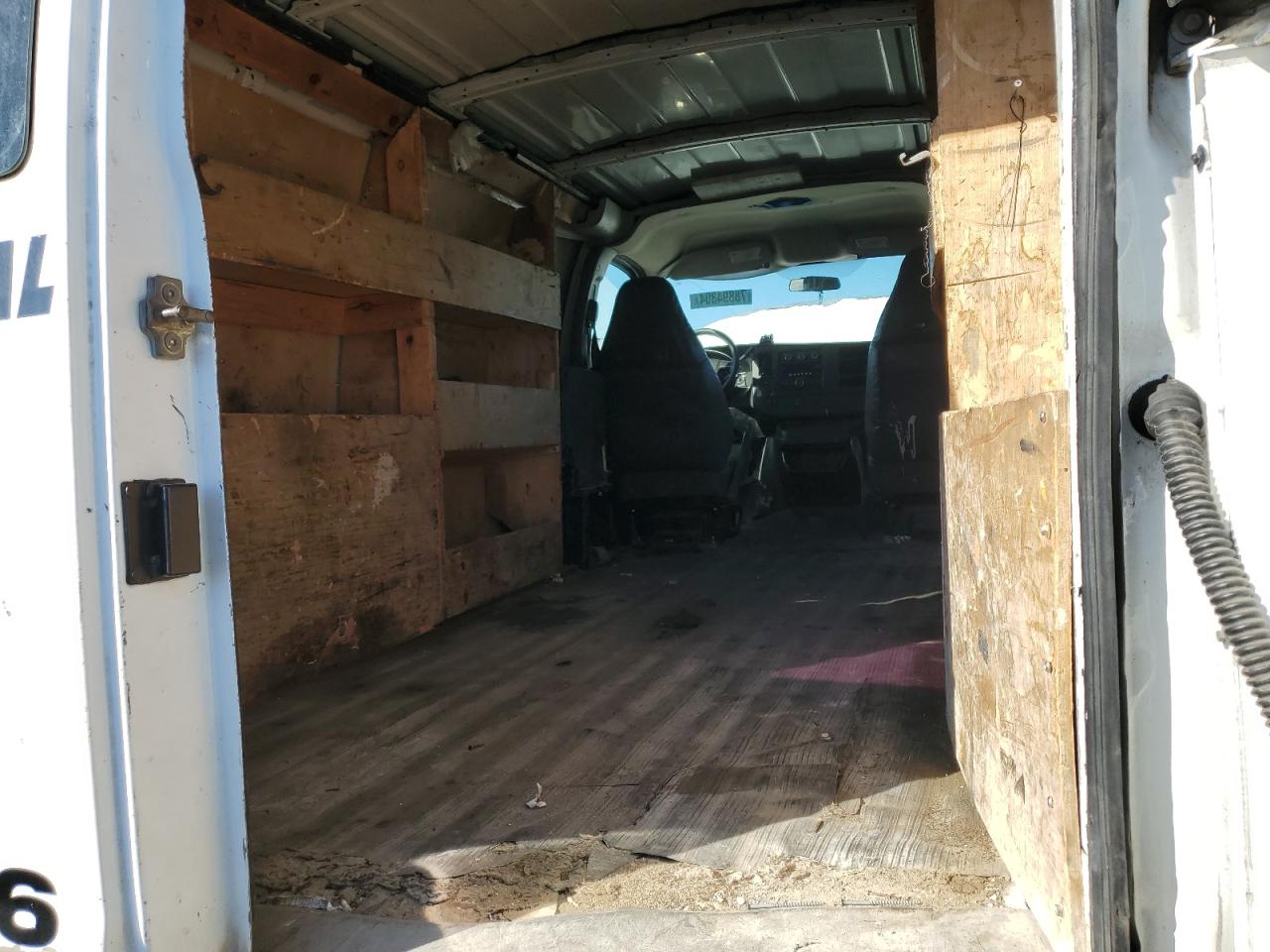 2008 Chevrolet Express - Image 10