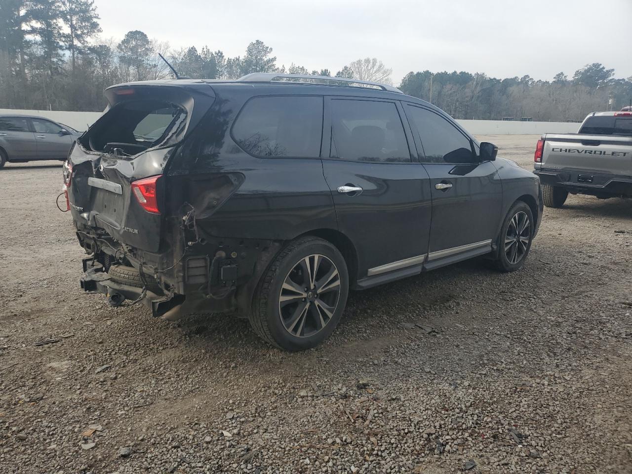 2017 Nissan Pathfinder - Image 3