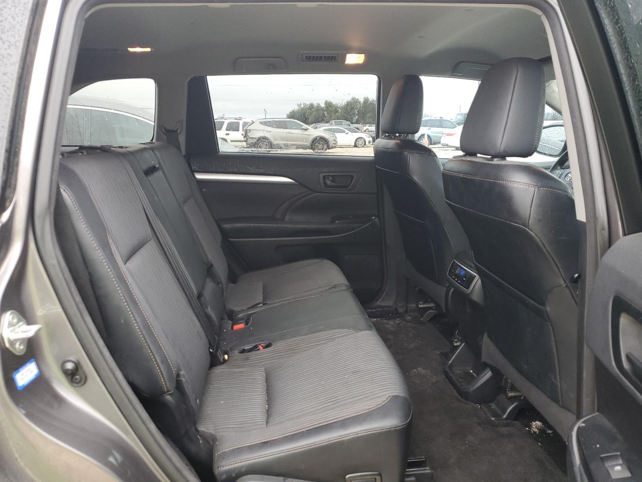 2015 Toyota Highlander - Image 11