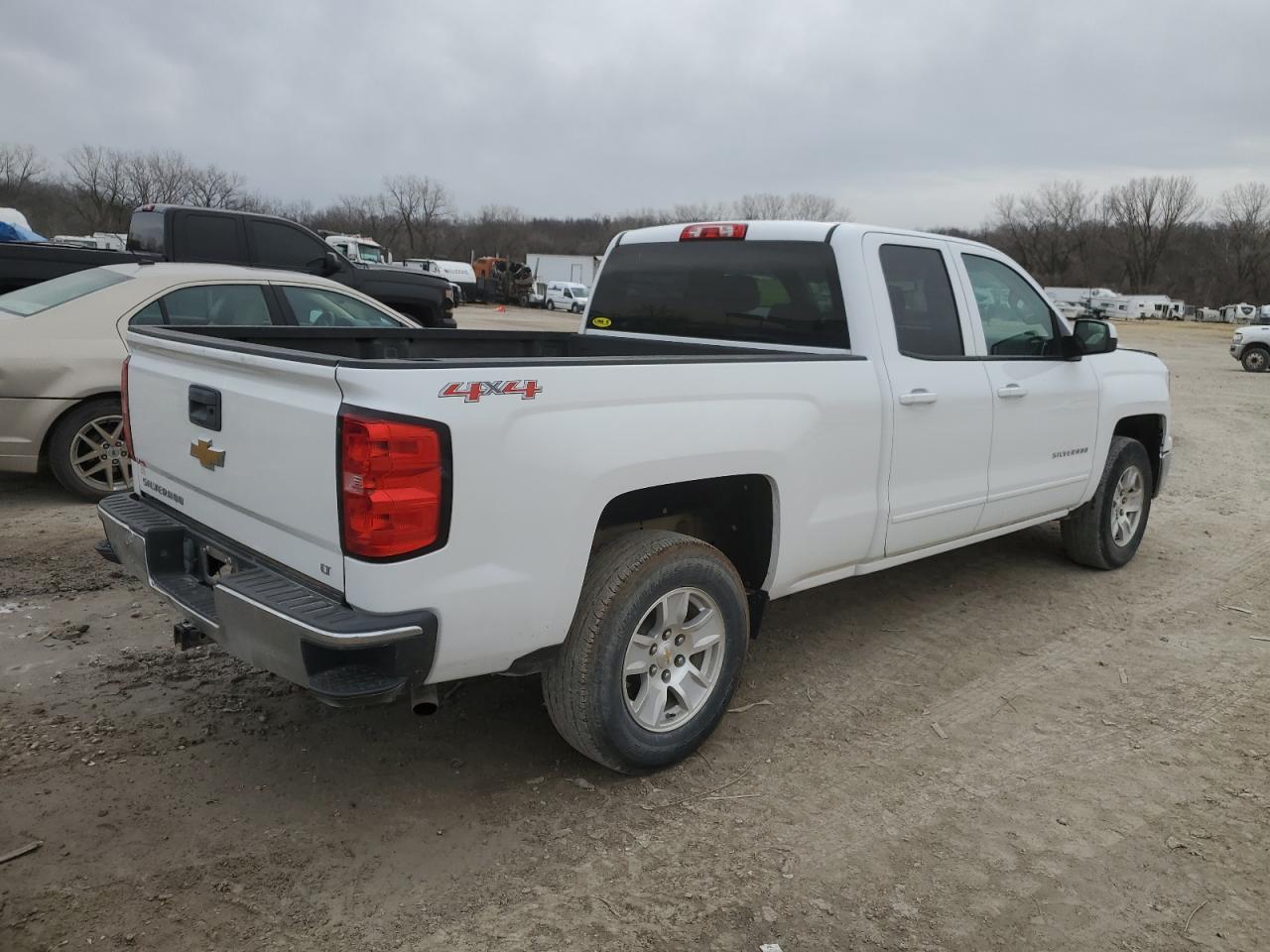 2015 Chevrolet Silverado - Image 3