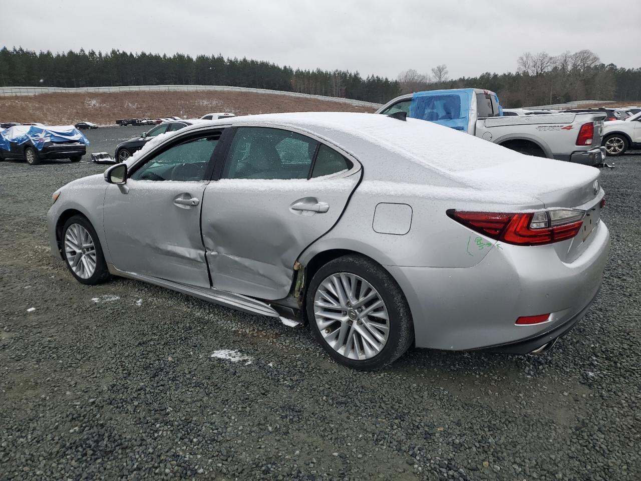 2016 Lexus ES - Image 2