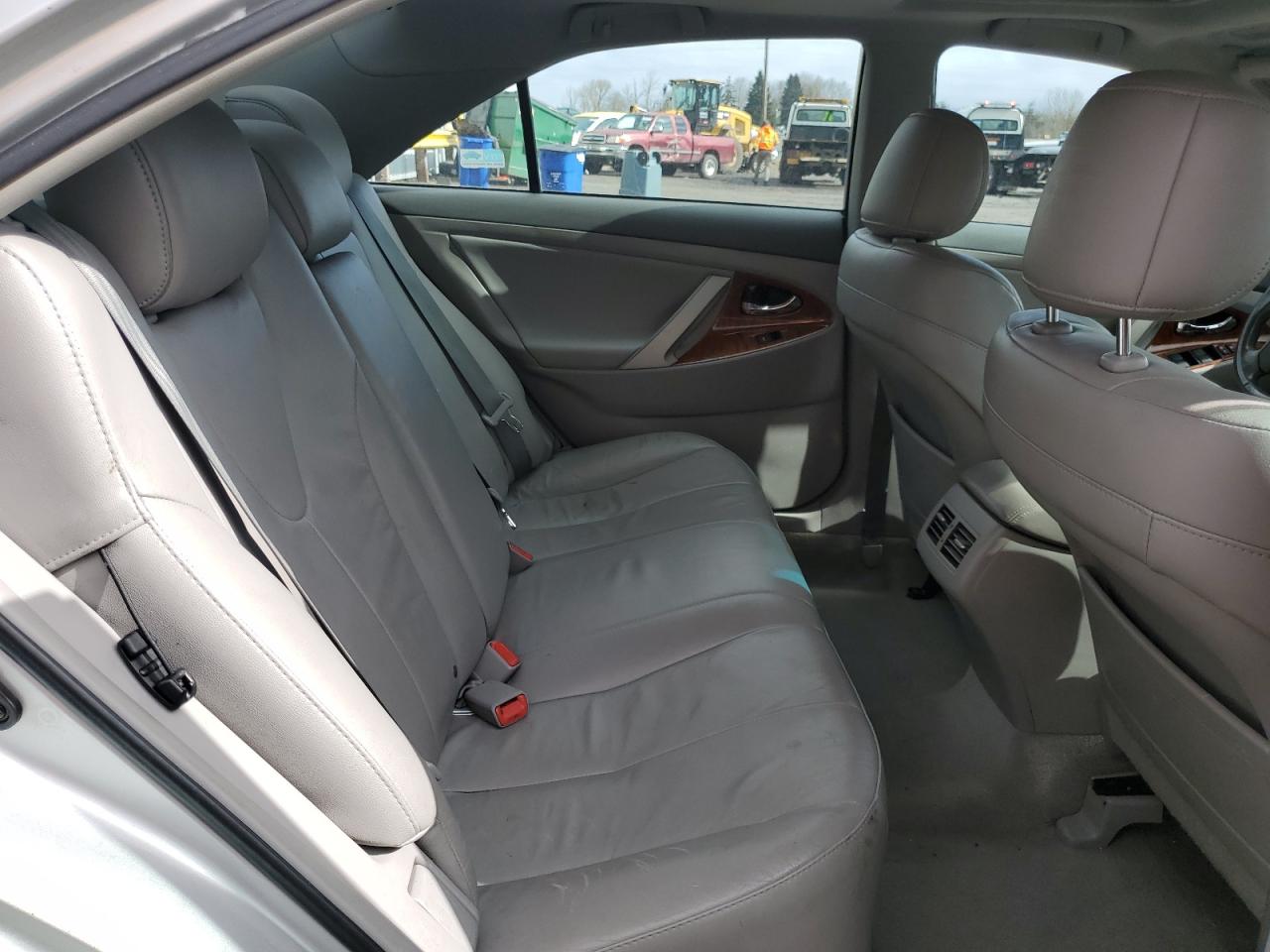 2011 Toyota Camry - Image 11