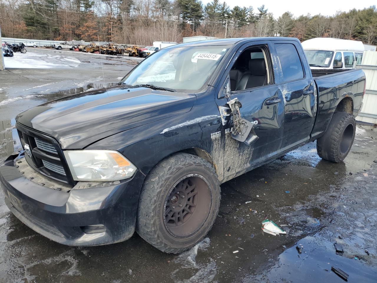 2011 Dodge Ram 1500 продається в Exeter, RI - Front End