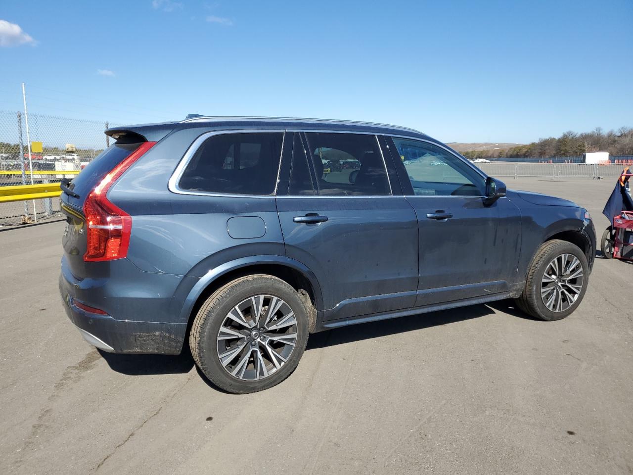2022 Volvo XC90 - Image 3