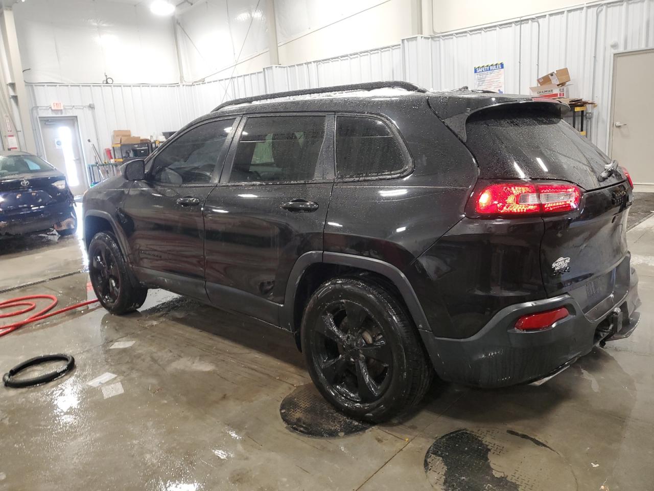 2016 Jeep Grand Cherokee - Image 2