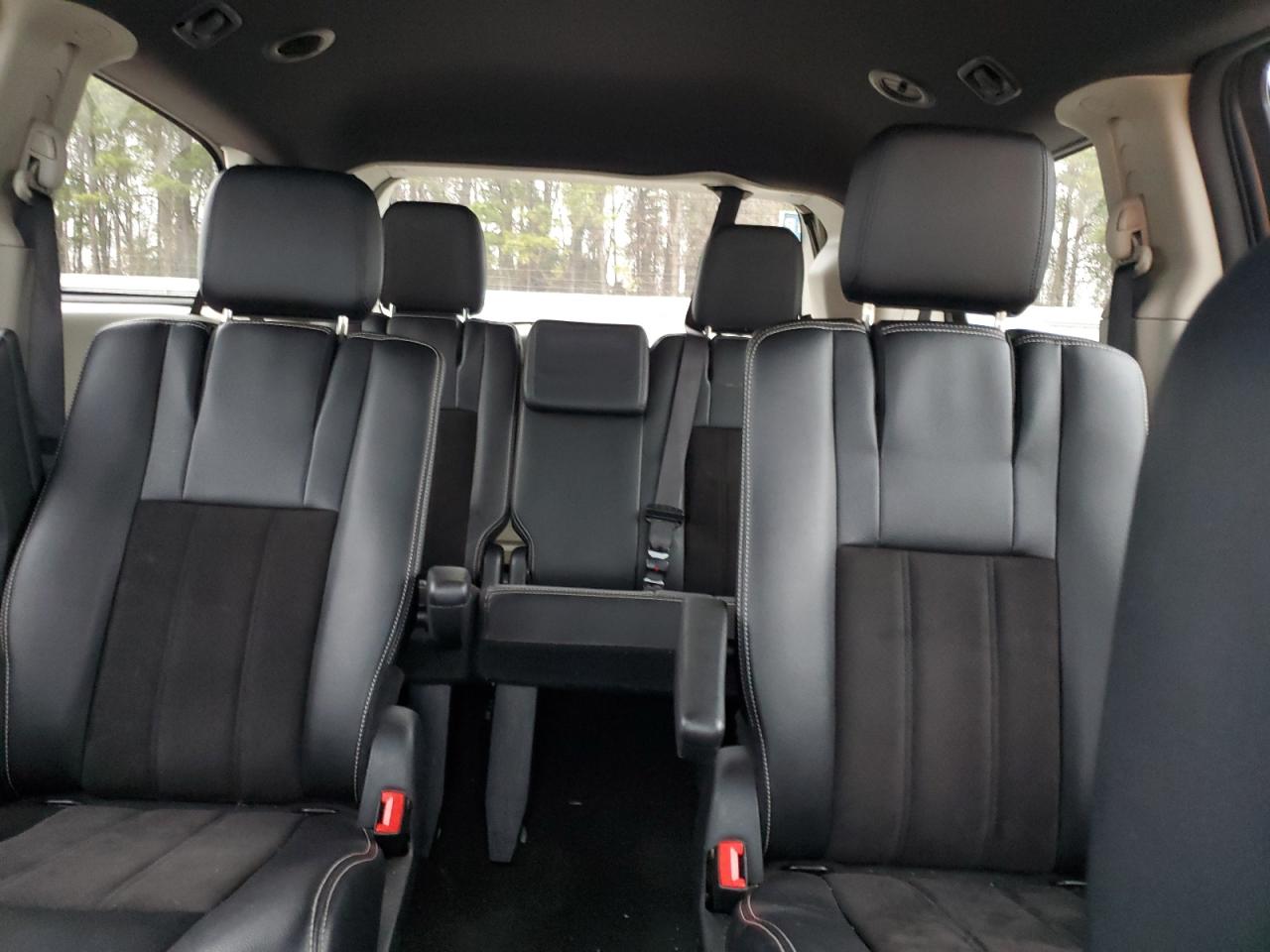 2020 Dodge Caravan - Image 10