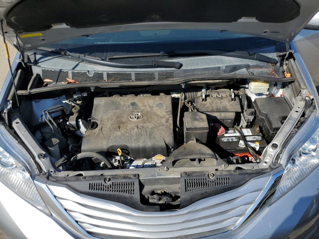 2015 Toyota Sienna - Image 12