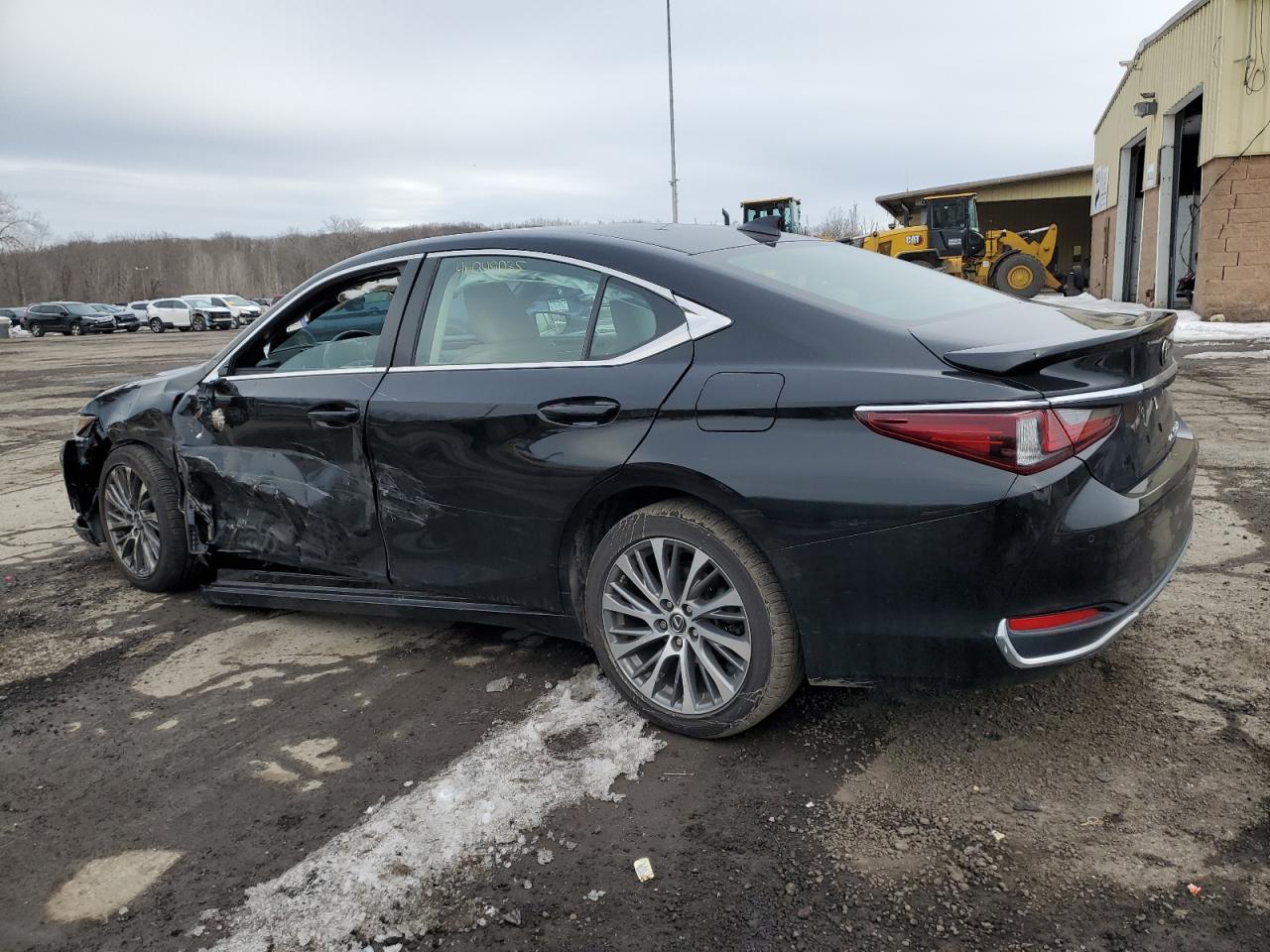 2021 Lexus ES - Image 2