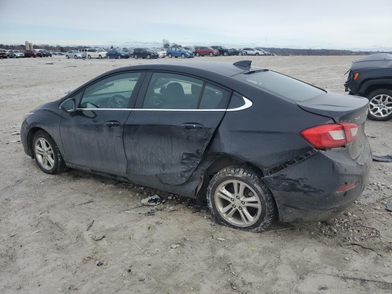 2018 Chevrolet Cruze - Image 2