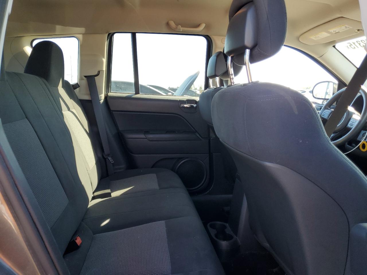 2011 Jeep Compass - Image 11