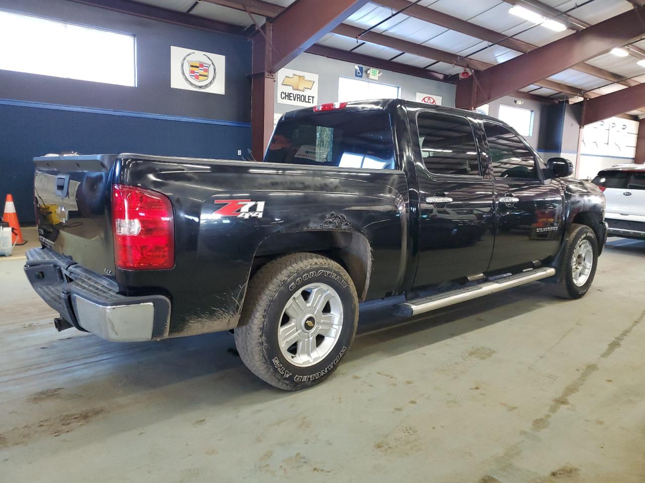 2011 Chevrolet Silverado - Image 3