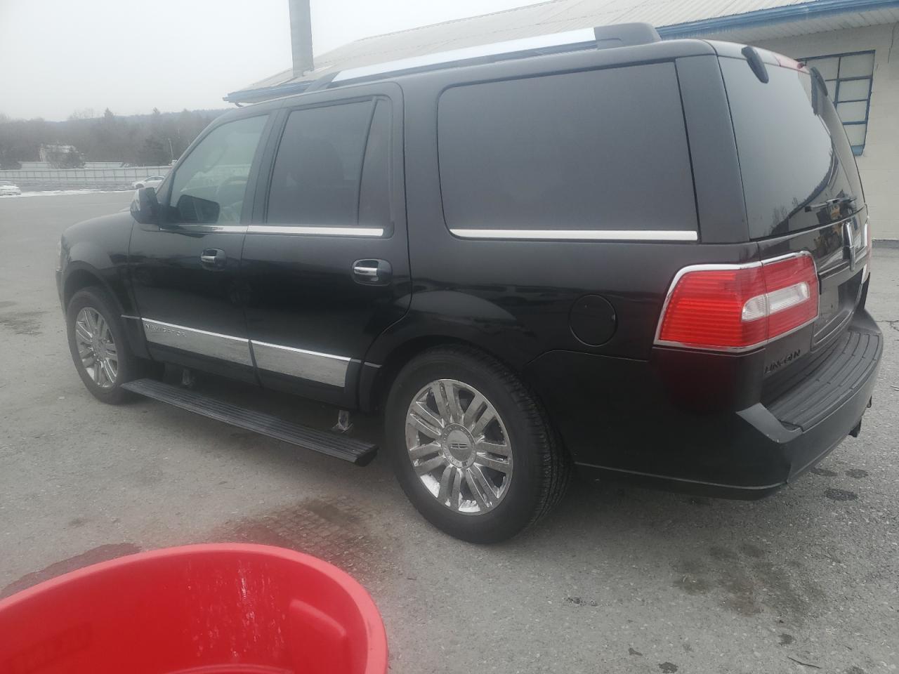 2007 Lincoln Navigator - Image 2