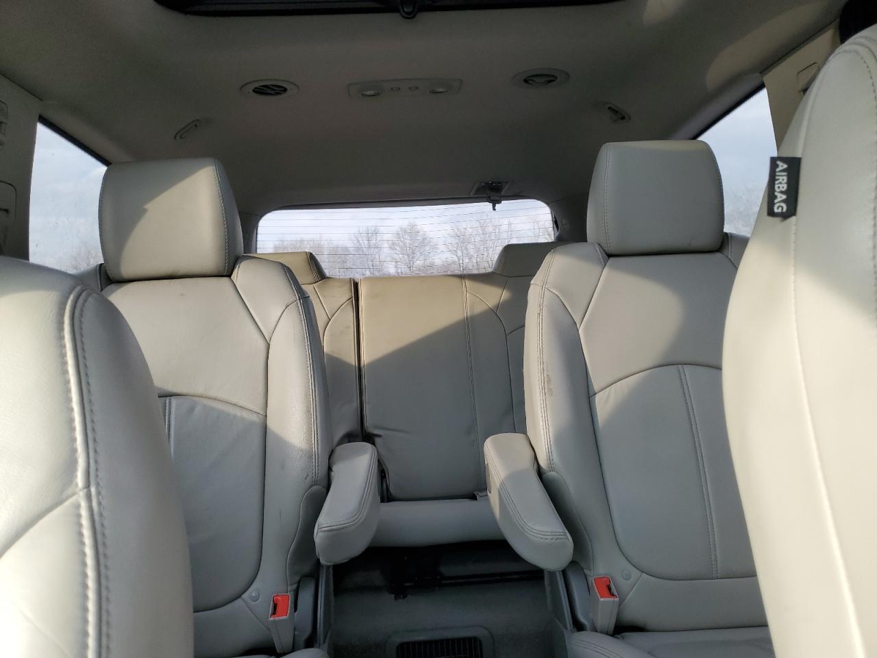 2015 Chevrolet Traverse - Image 10