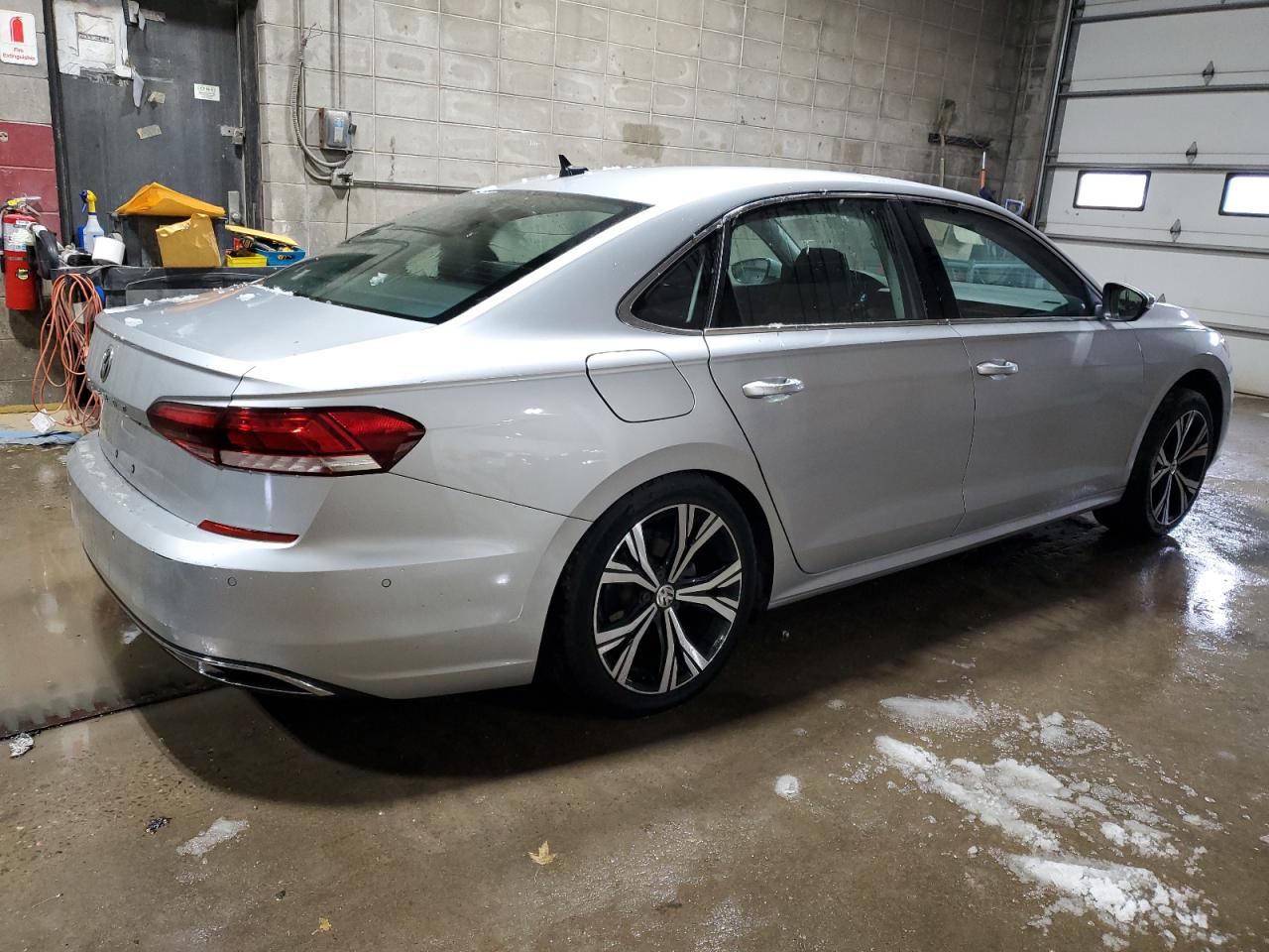 2020 Volkswagen Passat - Image 3