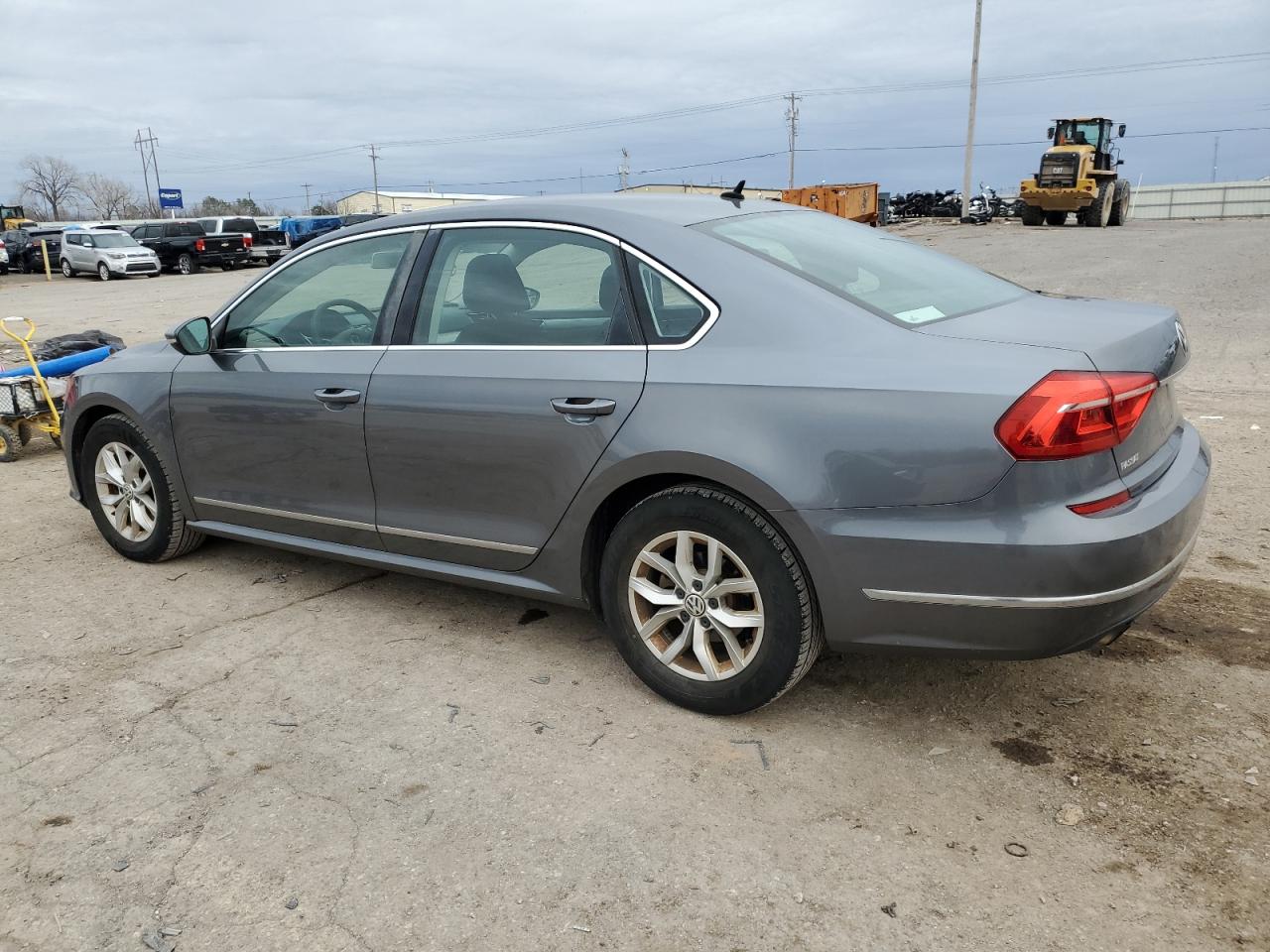 2016 Volkswagen Passat - Image 2