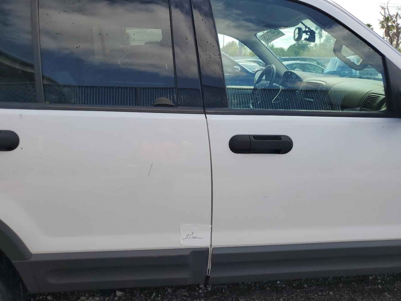 2003 Ford Explorer - Image 13