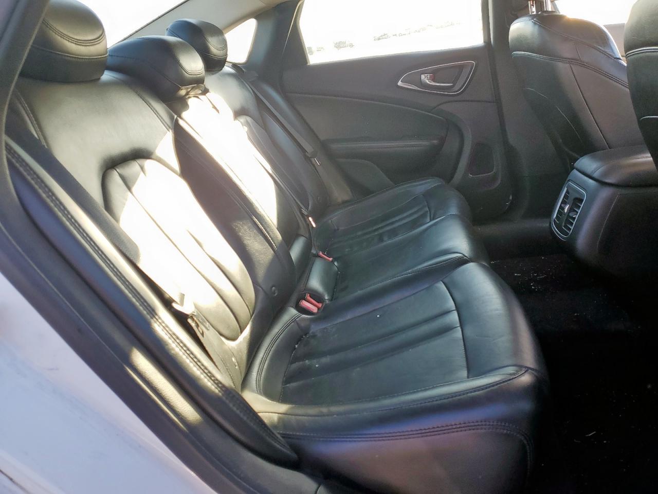 2015 Chrysler 200 - Image 10