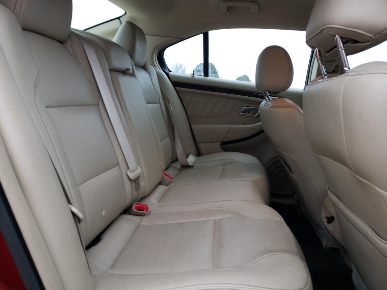 2015 Ford Taurus - Image 11