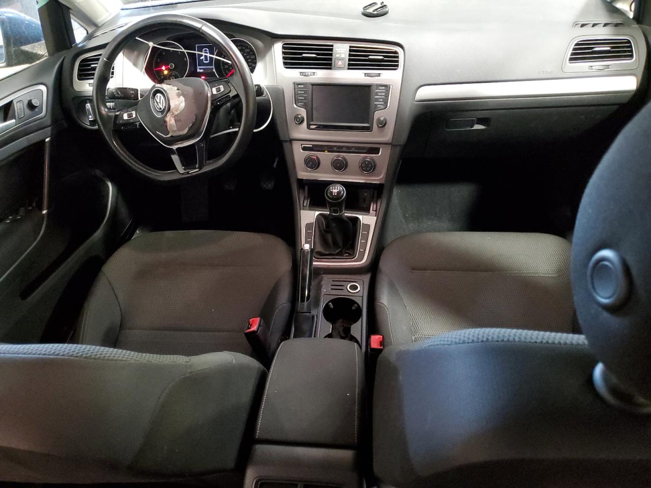 2017 Volkswagen Golf - Image 8