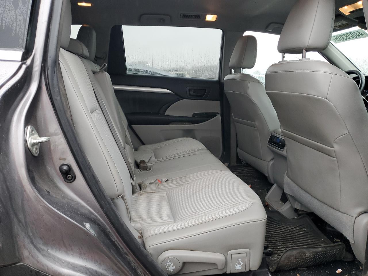 2014 Toyota Highlander - Image 11