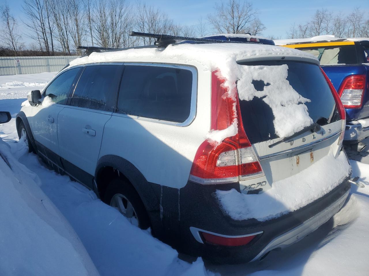 2016 Volvo XC70 - Image 2