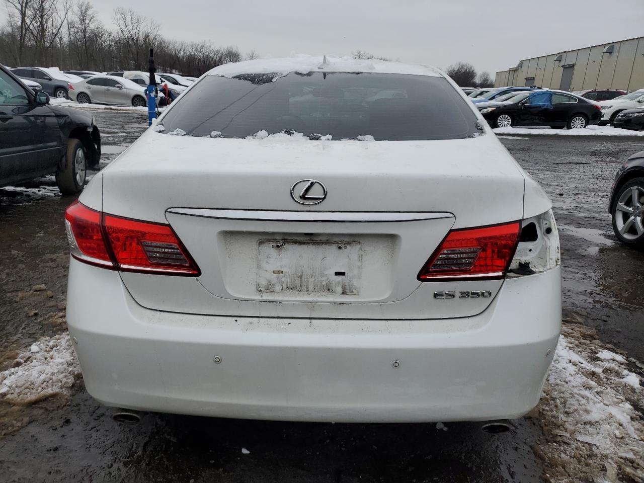 2011 Lexus ES - Image 6