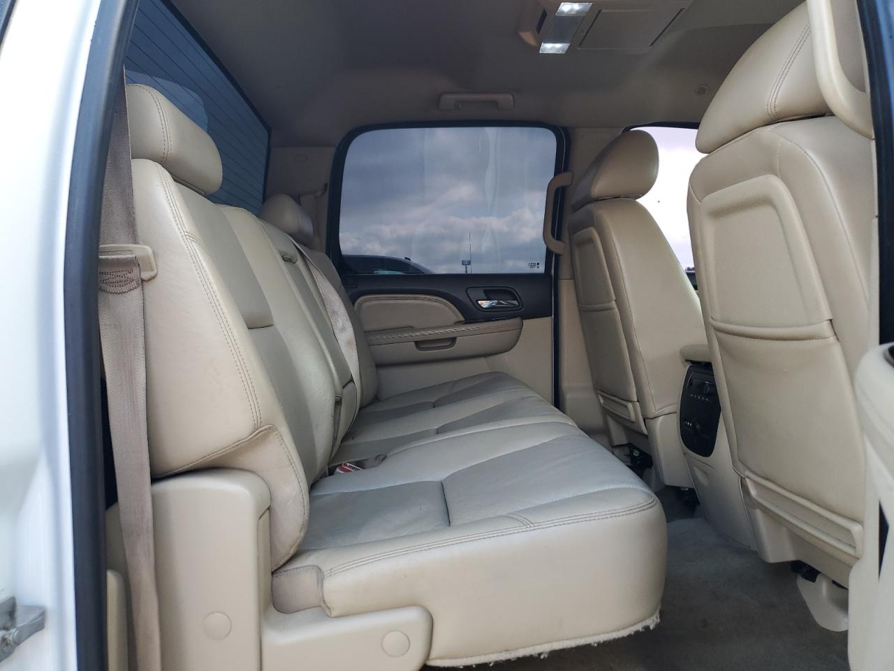 2011 GMC Sierra - Image 10