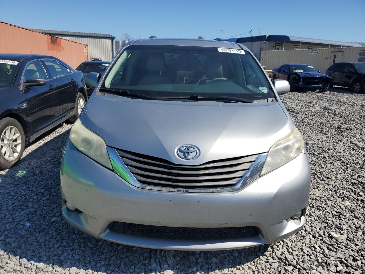 2012 Toyota Sienna - Image 5