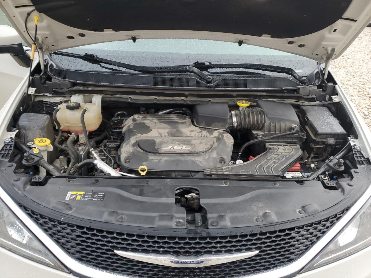 2017 Chrysler Pacifica - Image 13